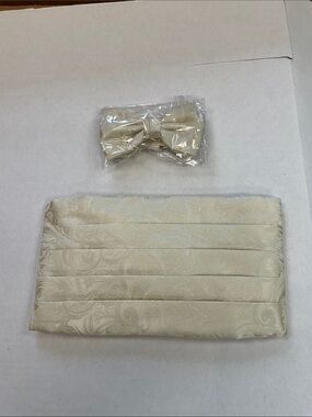 Ivory Paisley Cummerbund and Bow Tie Set
